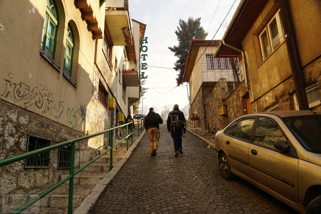 Praktycznie każdy spacer po Sarajewie jest mocno widokowy. Ale najpierw trzeba się nieco wspiąć.